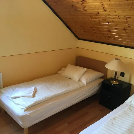 Autosztrada Apartman 公寓 Balatonszárszó